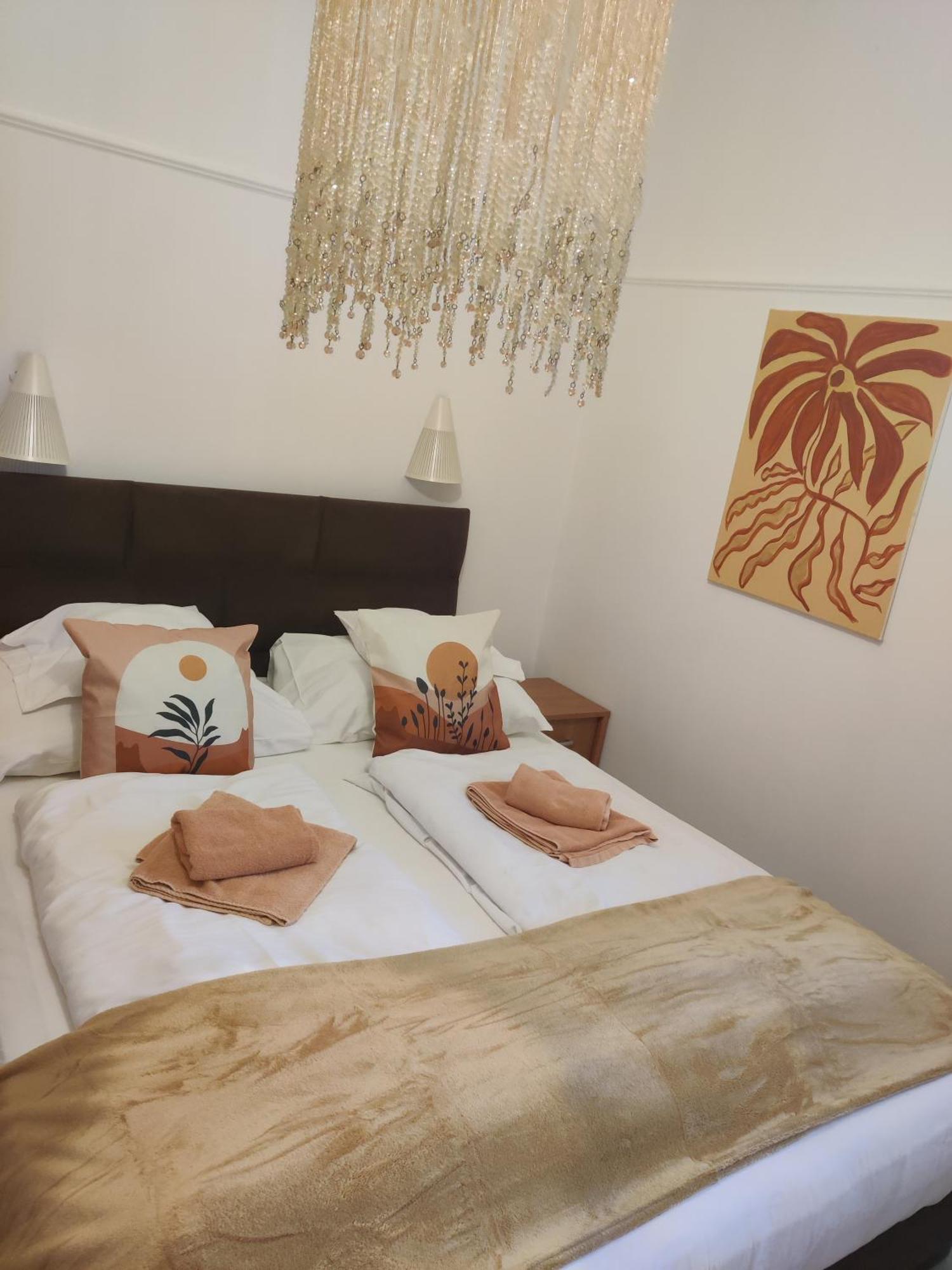 Feszek Fogado - Pension Nest Mosonmagyarovar Ngoại thất bức ảnh