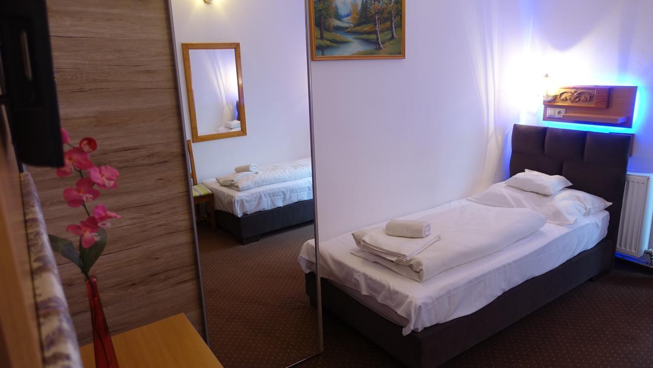 Feszek Fogado - Pension Nest Mosonmagyarovar Ngoại thất bức ảnh